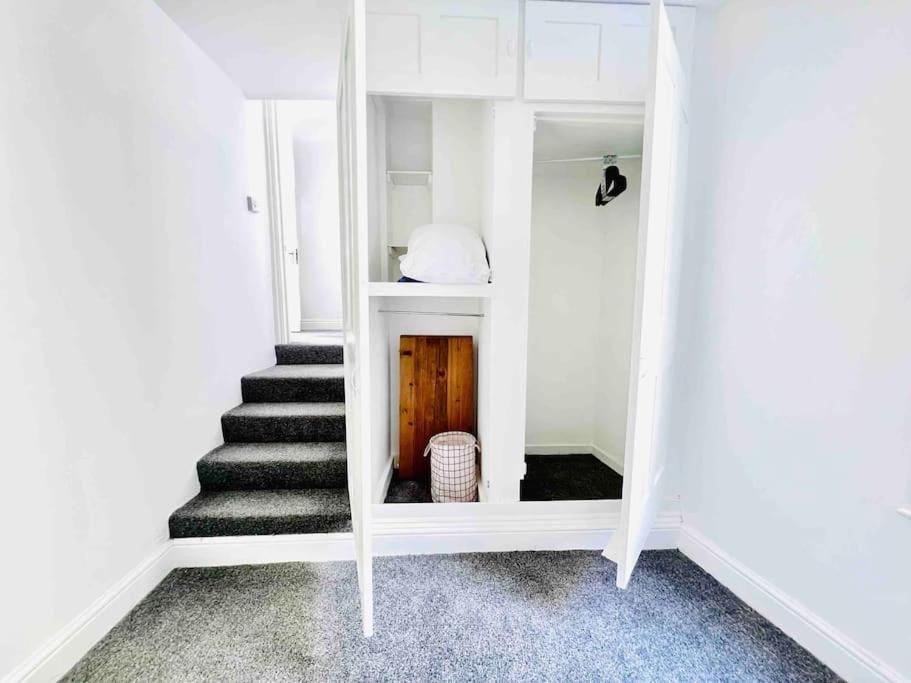 Flat 4 Marine Parade House, 1 East Cliff- Next To Dover Port, White Cliffs, Beach, Castle Экстерьер фото